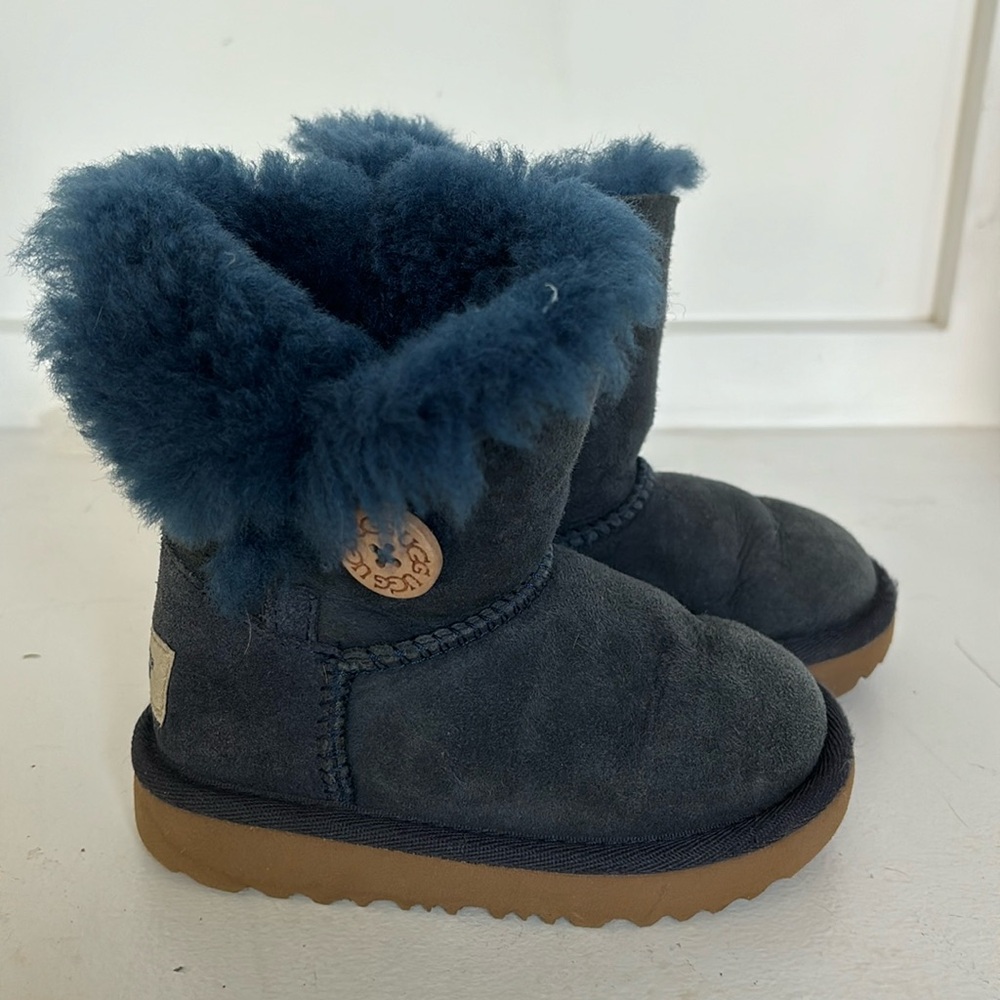 Childrens Blue suede, button Ugg